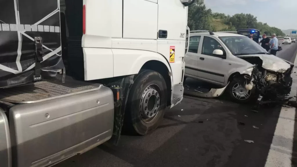 benevento incidente auto camion