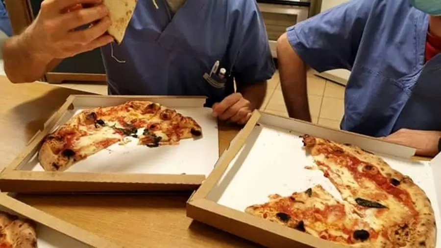napoli-positivo-covid-mangiare-pizza-pronto-soccorso