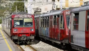 treno investe auto passaggio livello napoli