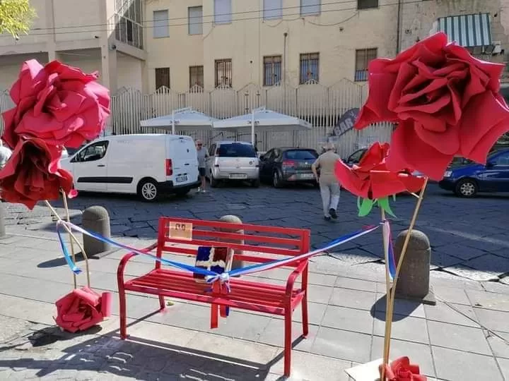 violenza-donne-panchina-rossa-napoli