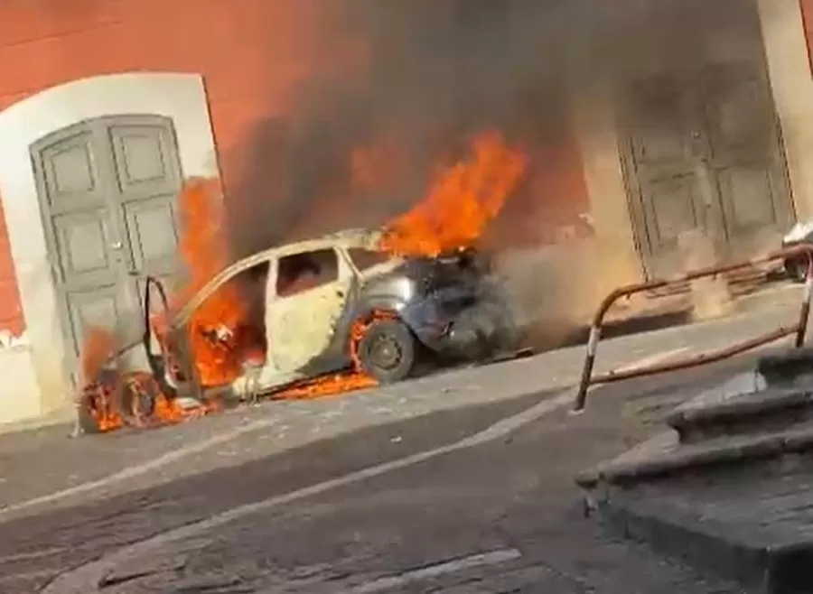 incendio-maddaloni-auto-gas