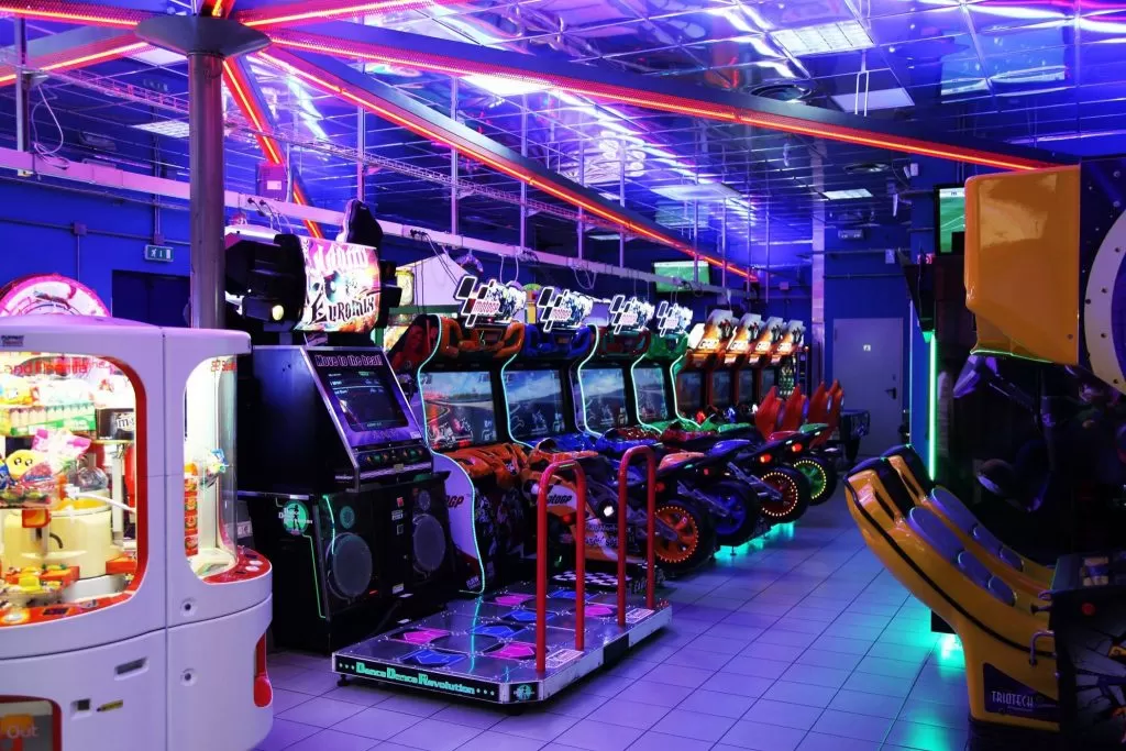 napoli evade domiciliari sala giochi