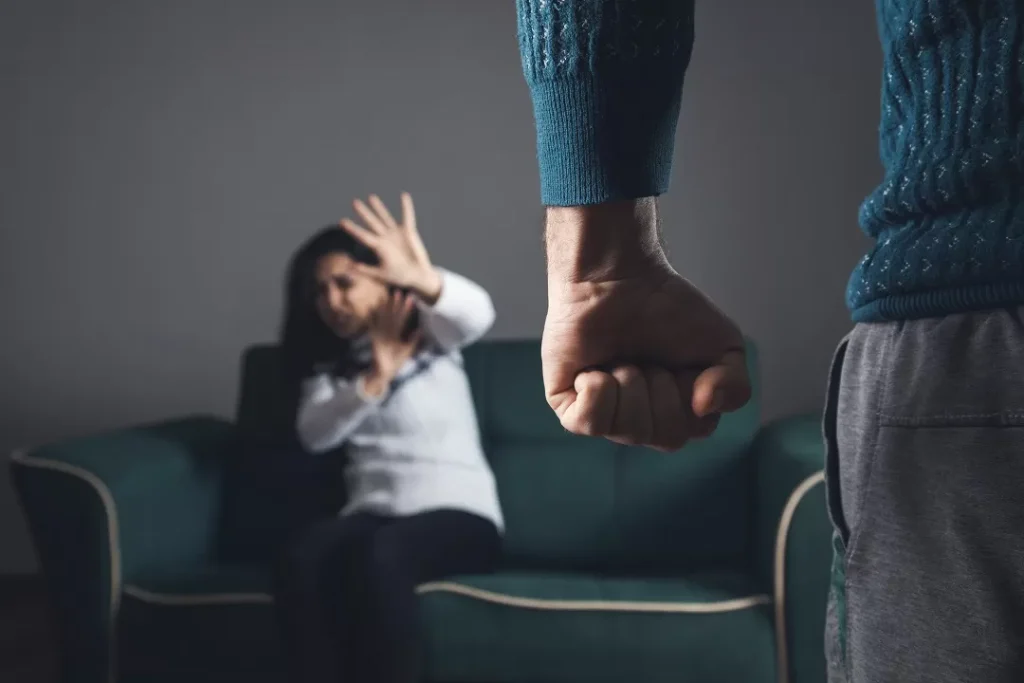 avellino-ragazza-picchiata-incinta-convivente