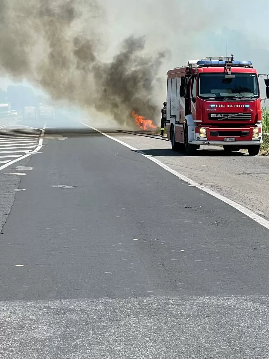 incendio ex fabbrica mondragone