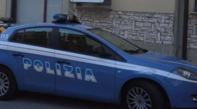 napoli uccide madre coltellate