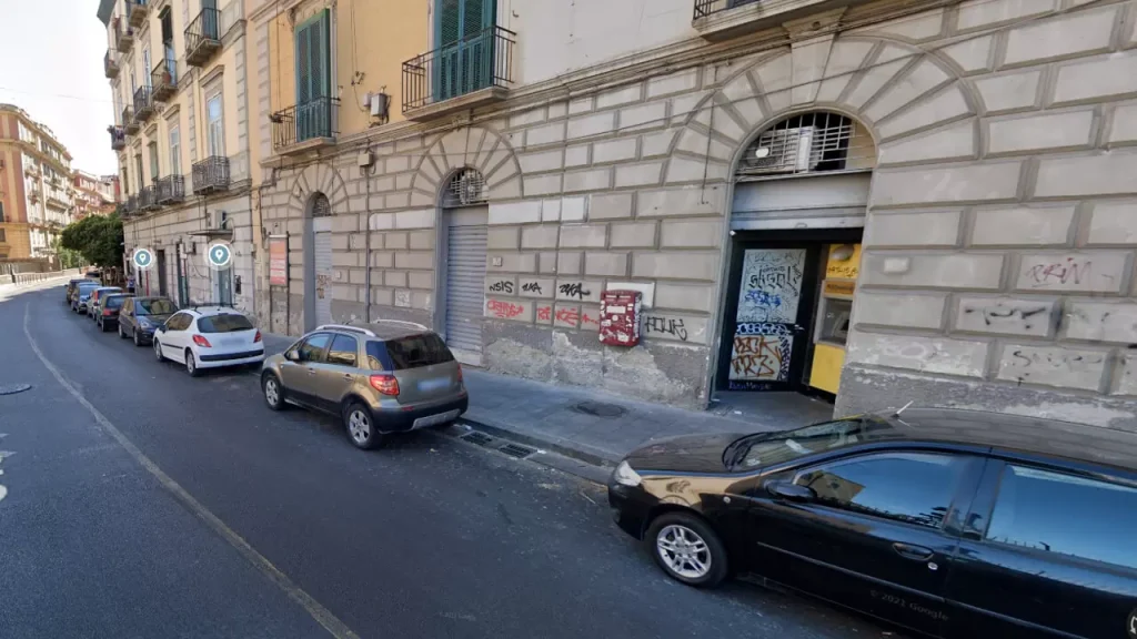 napoli rapina poste