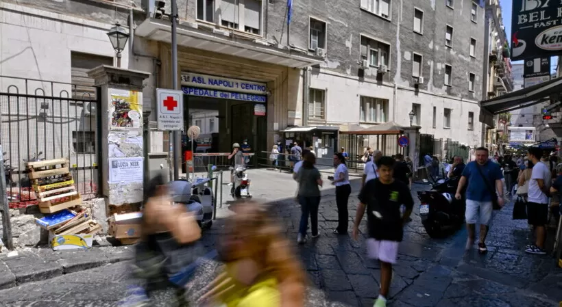 napoli accoltellato immigrato