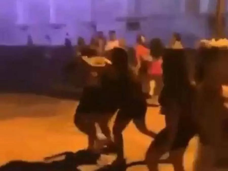 rissa-ragazzine-reggia-caserta-video
