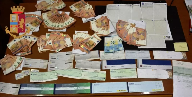 marcianise banconote contraffatte auto
