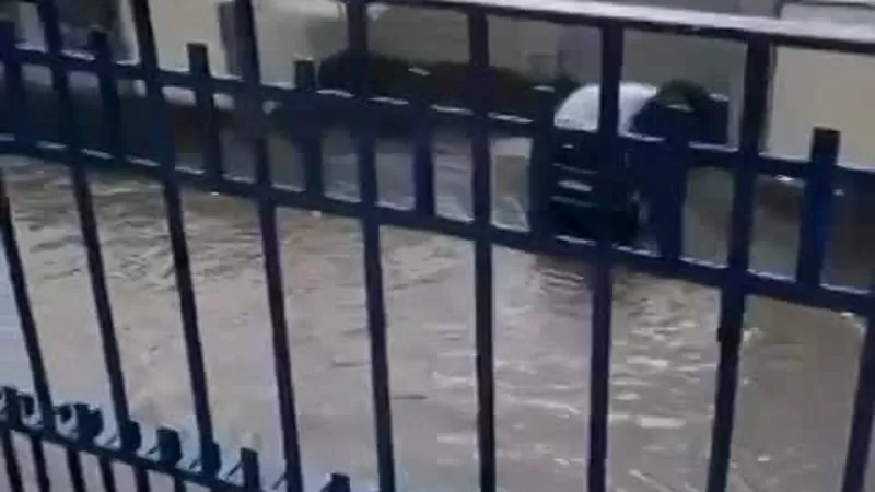 maltempo-strade-allagate-napoli-oggi-23-agosto