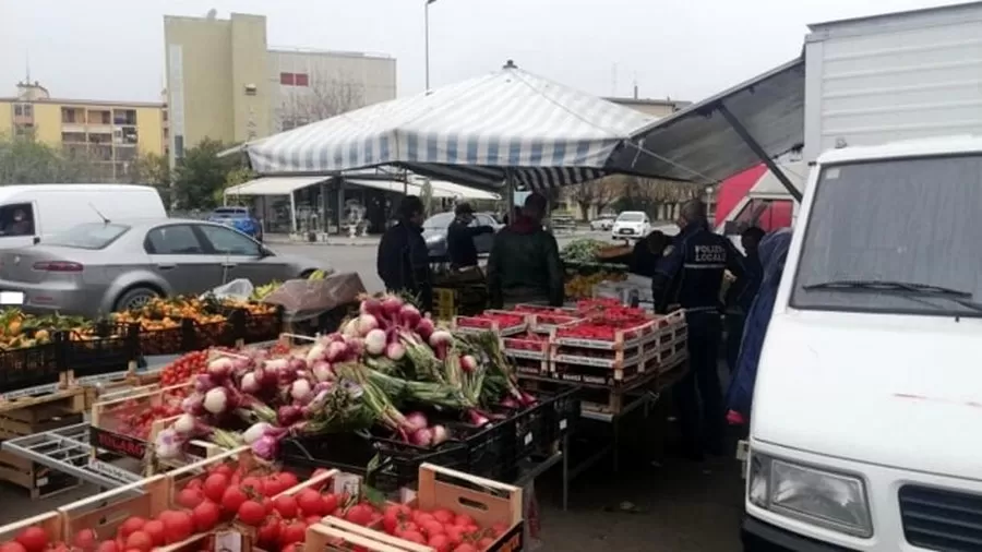 castel-volturno-frutta-sequestrata-venditore-ambulante