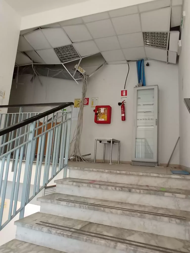 casavatore scuola vandalizzata