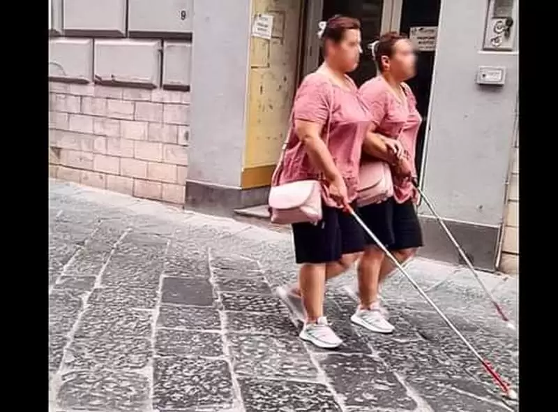 bacoli gemelle non vedenti FOTO