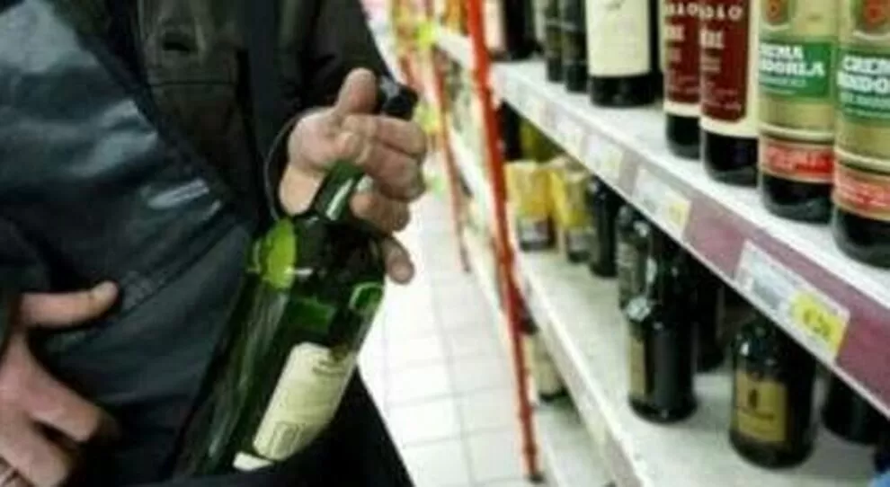 ruba bottiglie liquore
