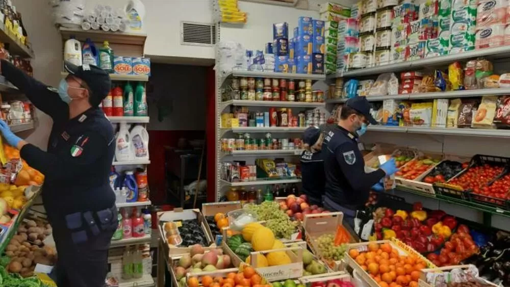 castel volturno supermercato abusivo