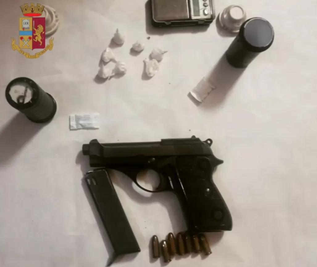 pistola droga stabile San Giovanni Teduccio