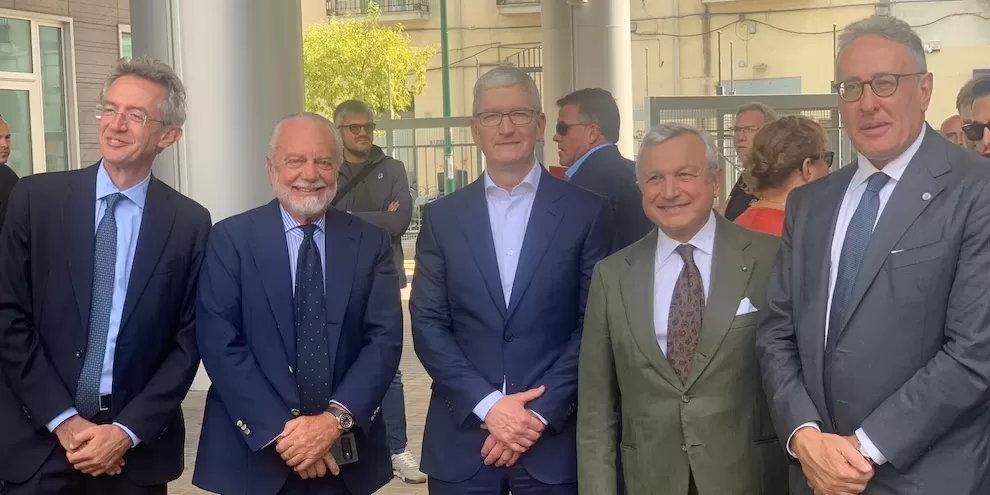 de laurentiis tim cook