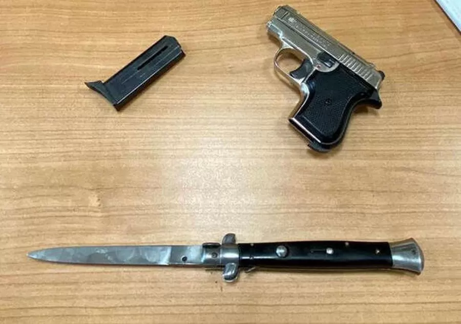 marcianise-bar-pistola-coltello-denunciato