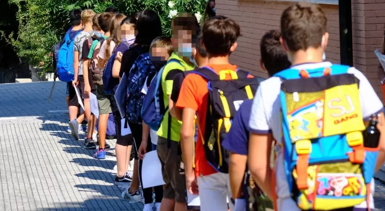 napoli sequestro articoli scuola