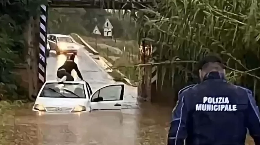 maltempo cellole auto sottopasso allagato
