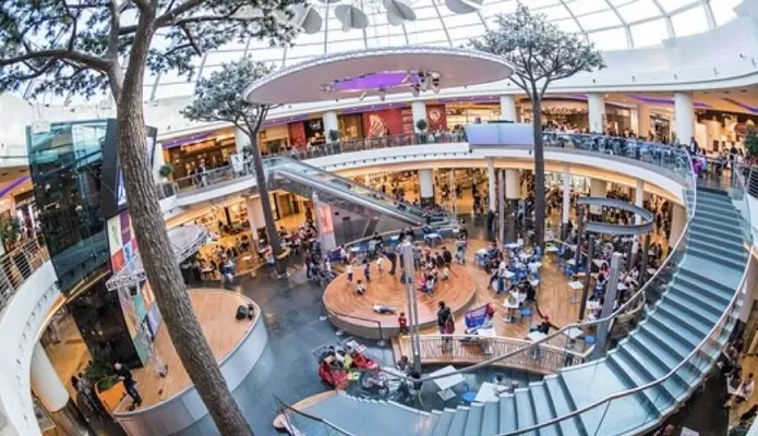 centro commerciale campania furto consolle videogame