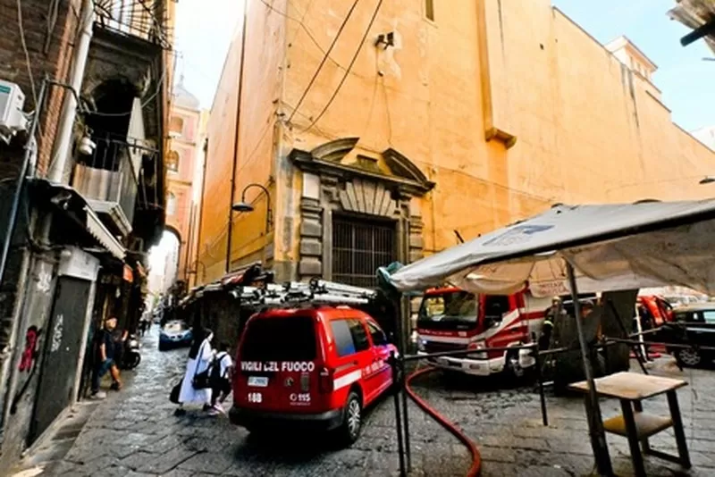 napoli incendio deposito 20 settembre