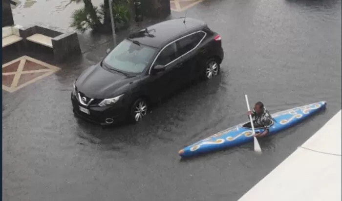 maltempo-ischia-canoa-protesta