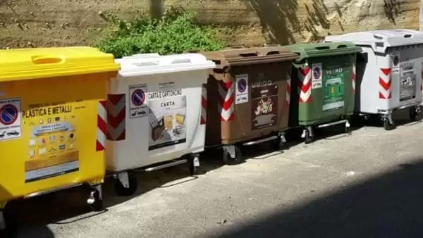 rifiuti raccolta umido napoli