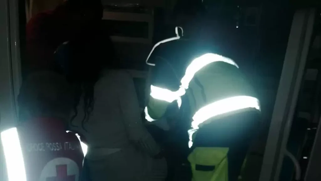 conca campania ragazza cade giostra