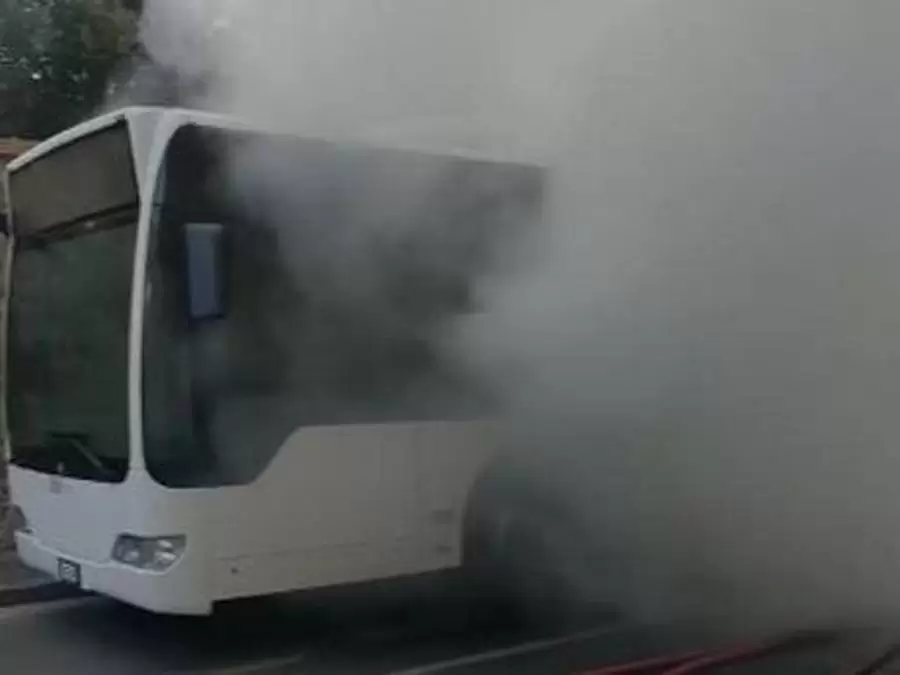 incendio-pozzuoli-autobus-fiamme