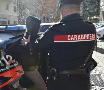 evade domiciliari trovato caivano