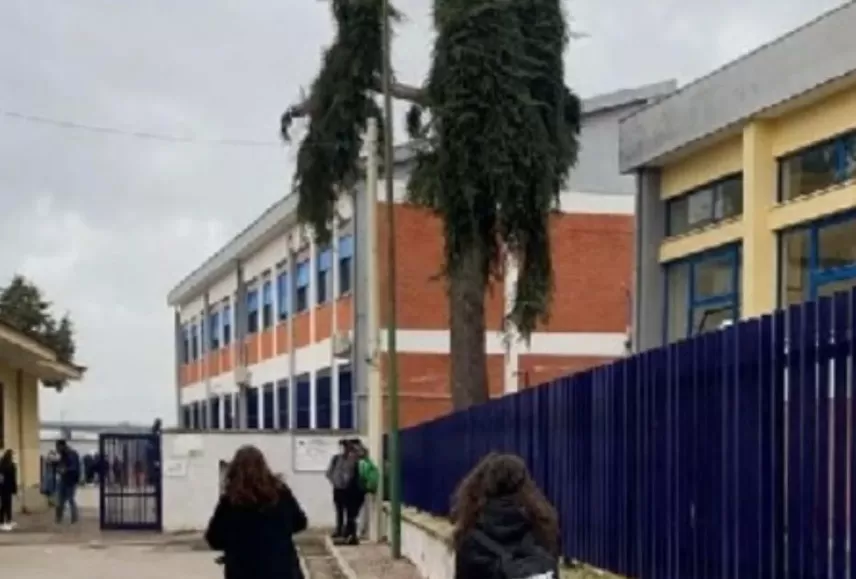 casaluce mamma picchia professoressa