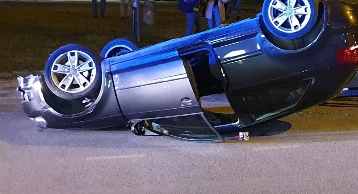 auto si ribalta superstrada