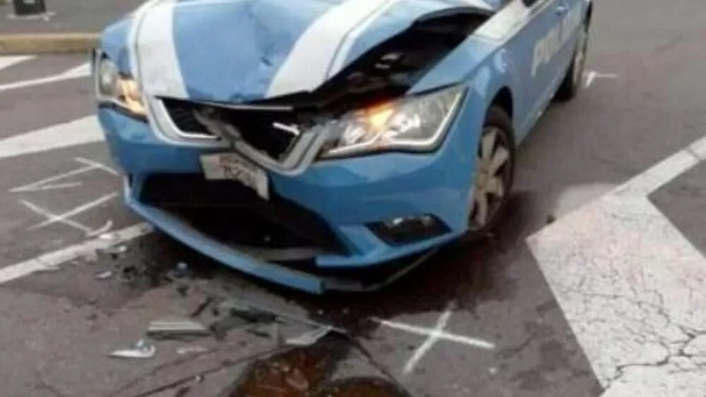 casal principe sperona auto polizia