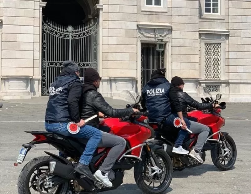 napoli ruba utensili lavoro