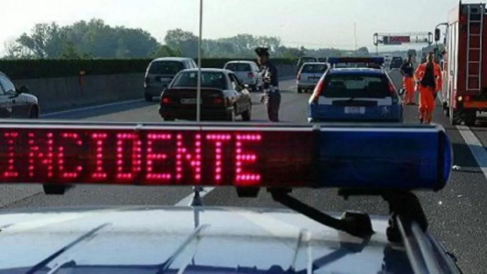 incidente auto scooter