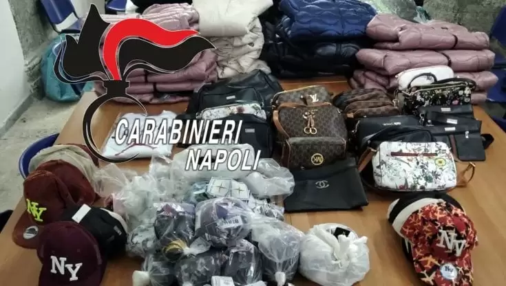 napoli sequestro capi contraffatti