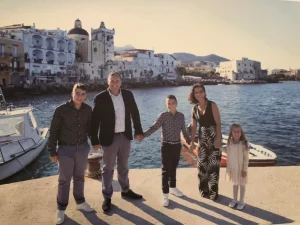 ischia trovati corpi genitori fratellini morti