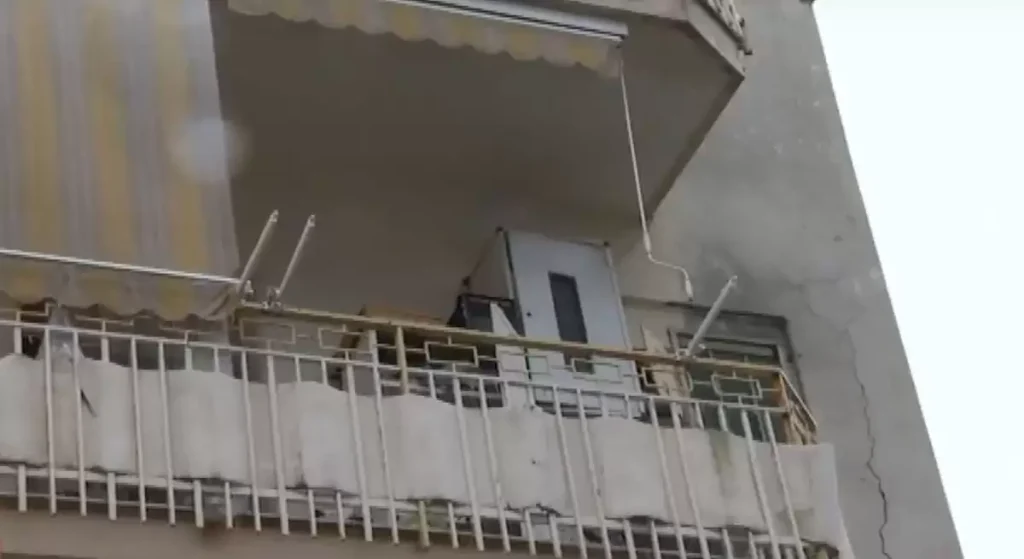 Boscoreale entra casa balcone muore