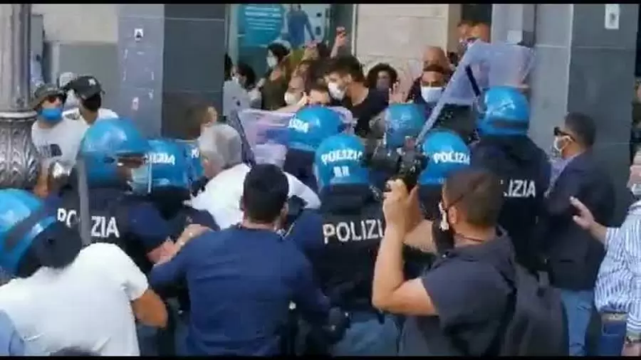 cava-tirreni-scontri-polizia-comizio-salvini-processo