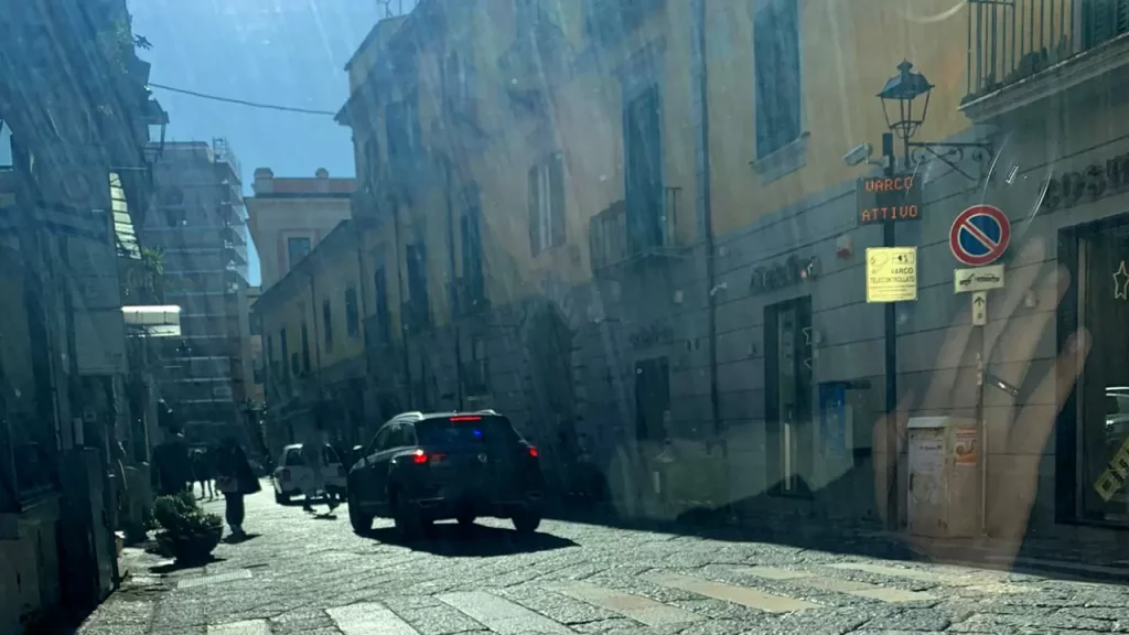 caserta lite furiosa parcheggio selvaggio