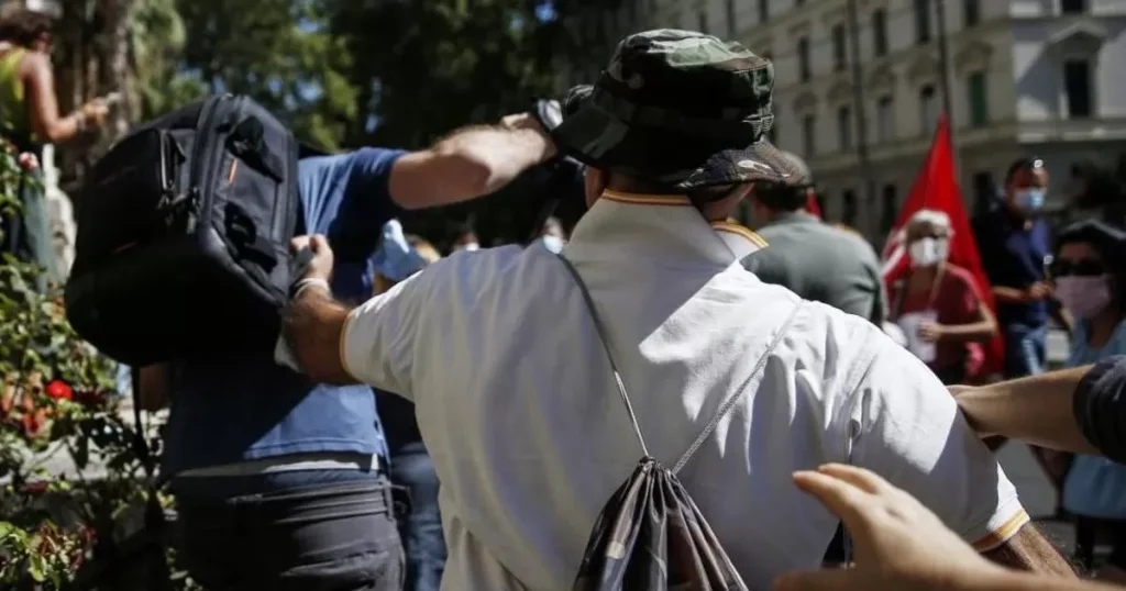 giornalista picchiato roma