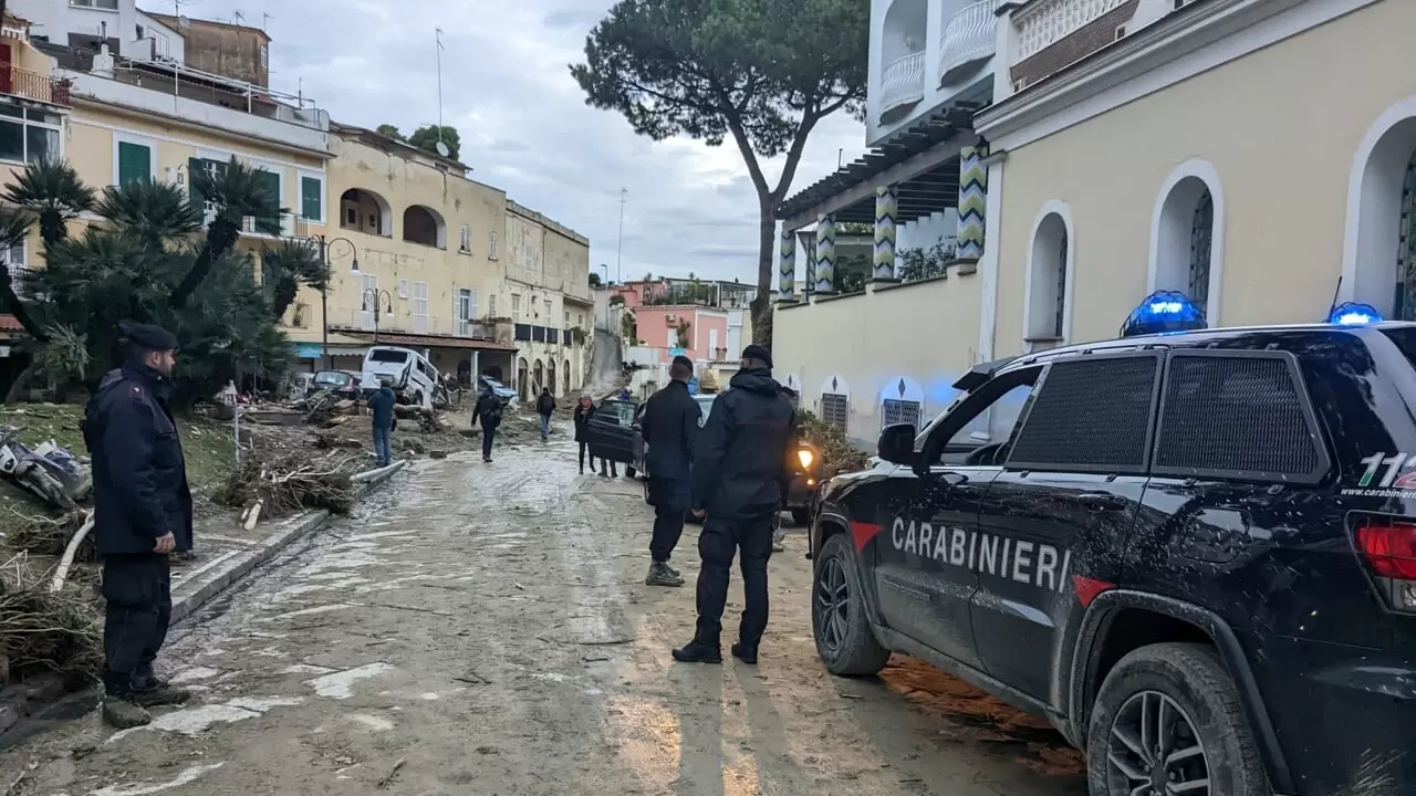 ischia denunciato auto ribata