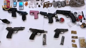napoli-sequestro-armi-droga-vico-catari-27-dicembre
