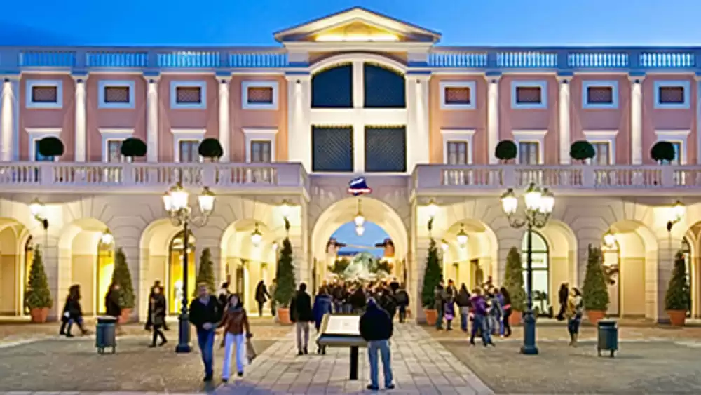 spintoni rissa outlet la reggia