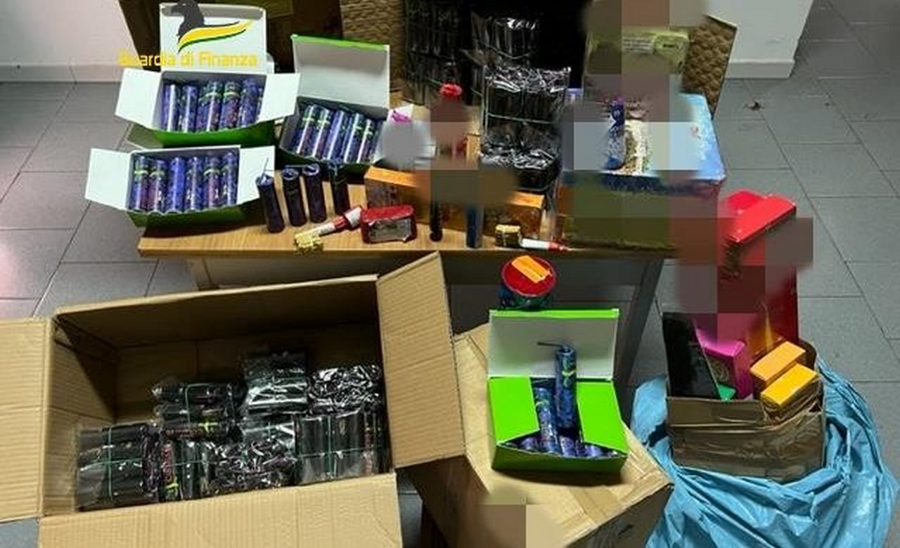 napoli-sequestro-botti-capodanno-3-gennaio