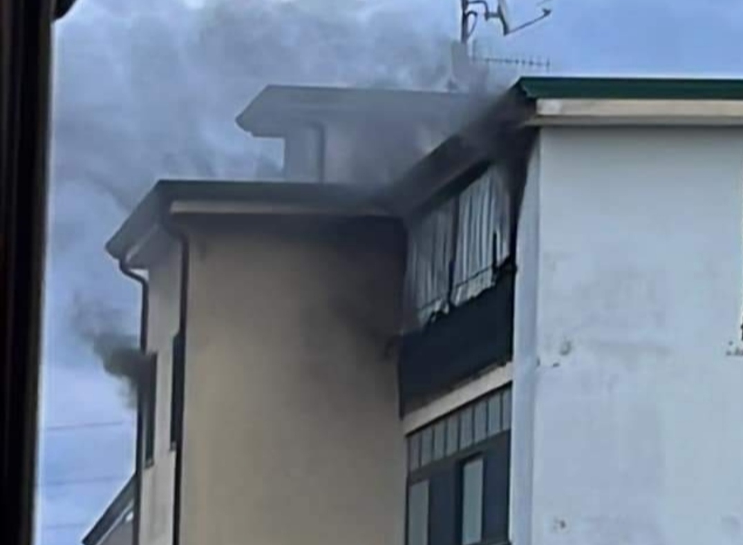 orta atella incendio casa