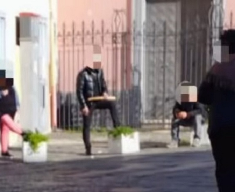 uomo mazza scuola maddaloni