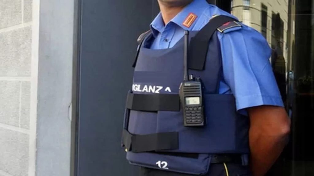 napoli aggredita guardia giurata