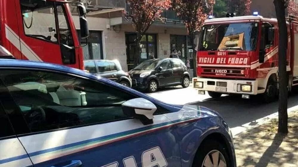 incendiano casa benzina santa maria capua vetere